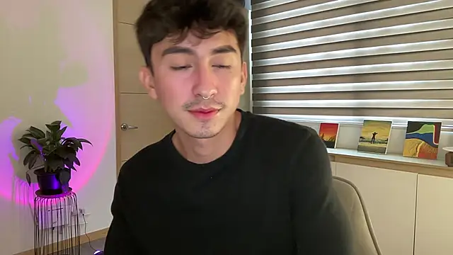 sweettaaron01 online show from October 2025 06:27:01 PM