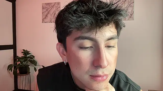 sweettaaron01 online show from April 2026 01:10:02 AM