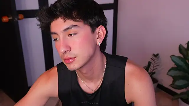 Snapshot of sweettaaron01 chatting on June 2026 11:05:01 PM sweettaaron01 online show from June 2026 11:05:01 PM