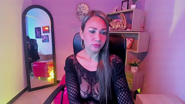 Snapshot of Stefy_Zea chatting on December 2025 05:00:01 PM Stefy Zea online show from December 2025 05:00:01 PM