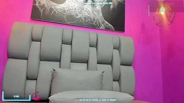 Snapshot of Emma_HotLatina chatting on September 2025 06:11:02 PM Emma HotLatina online show from September 2025 06:11:02 PM