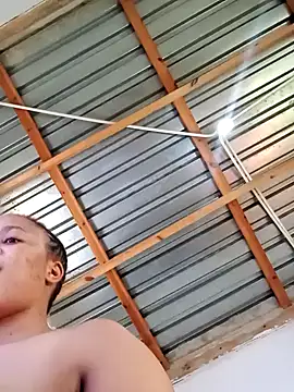 Snapshot of HugeTitisxx chatting on October 2025 09:05:02 AM HugeTitisxx online show from October 2025 09:05:02 AM