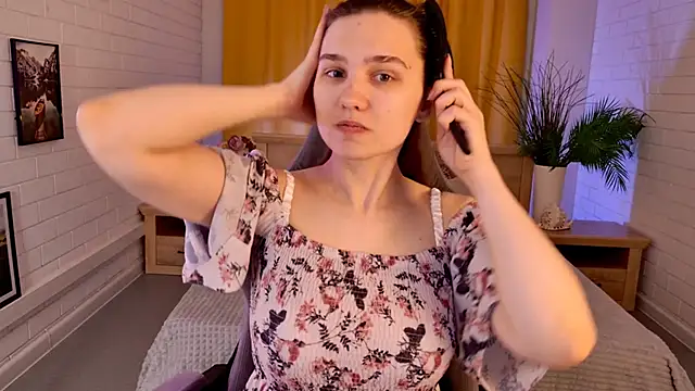 Snapshot of TessaMill chatting on May 2026 05:14:02 AM TessaMill online show from May 2026 05:14:02 AM