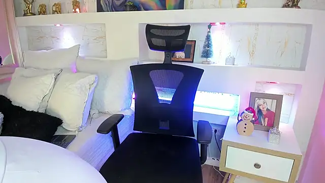 NicoleDiior online show from November 2025 02:30:01 PM