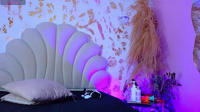 kiaratentation online show from September 2025 08:14:01 PM