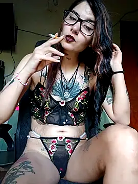 Darkw1tch online show from November 2025 08:00:01 PM