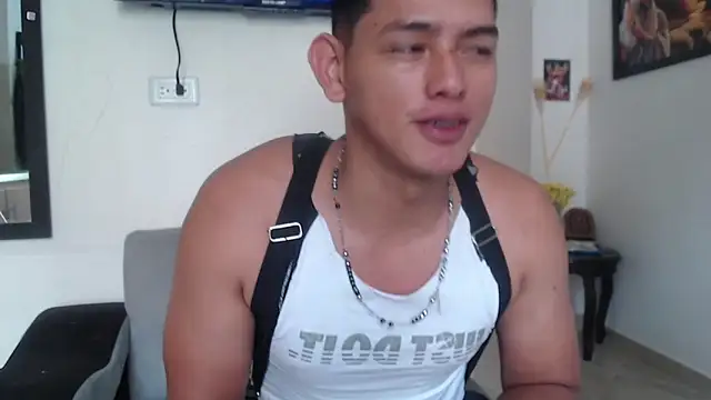 Snapshot of Hiroshi_Shen chatting on May 2026 01:06:02 PM Hiroshi Shen online show from May 2026 01:06:02 PM