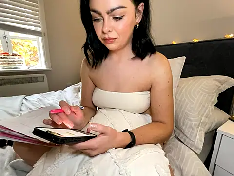 Snapshot of FrancescaXO chatting on November 2025 02:40:02 PM FrancescaXO online show from November 2025 02:40:02 PM