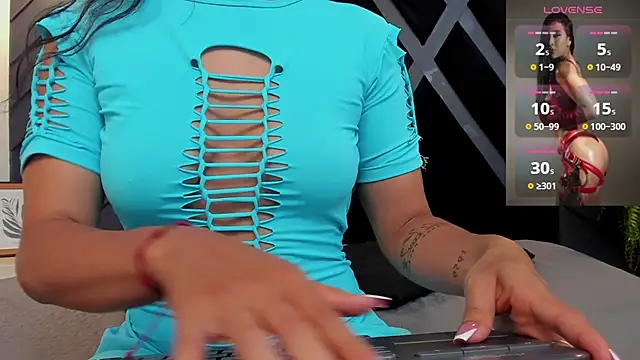 zoe martins  online show from October 2025 05:24:02 PM