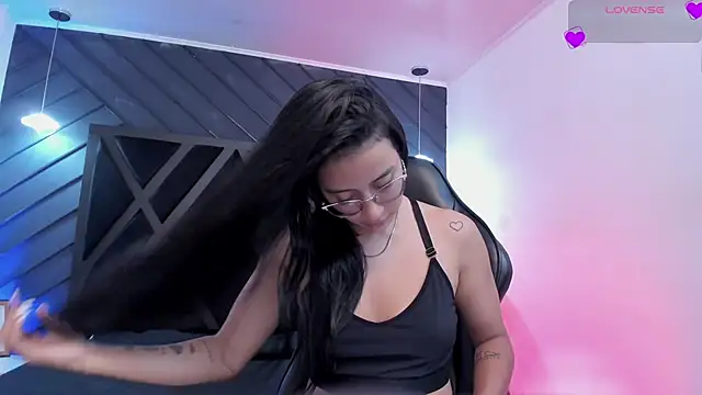 zoe martins  online show from February 2026 05:20:02 PM