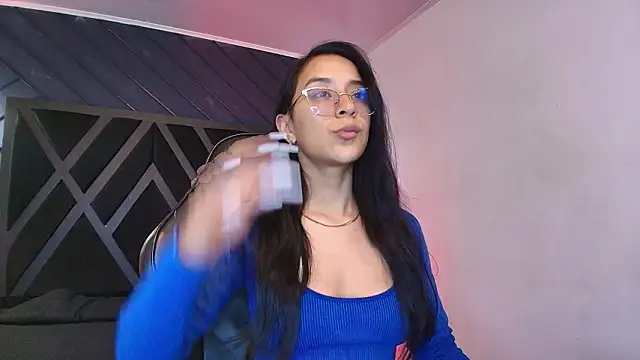 zoe martins  online show from March 2026 05:17:02 PM