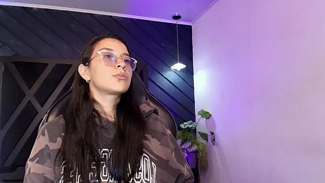 zoe martins  online show from March 2026 05:19:01 PM