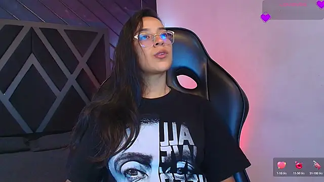 zoe martins  online show from March 2026 05:25:01 PM