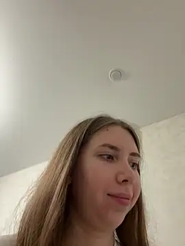 EvaAkins online show from April 2026 08:51:01 PM