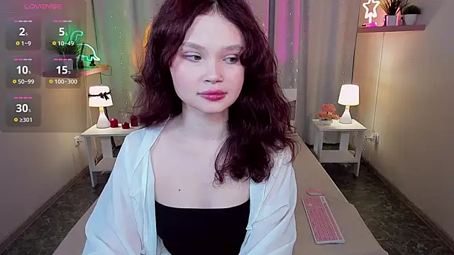 Snapshot of EmilyChaves chatting on June 2026 06:48:02 AM EmilyChaves online show from June 2026 06:48:02 AM