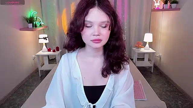 Snapshot of EmilyChaves chatting on June 2026 08:06:01 AM EmilyChaves online show from June 2026 08:06:01 AM