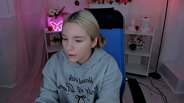 Snapshot of AuroraWrenfield chatting on September 2025 07:41:01 AM AuroraWrenfield online show from September 2025 07:41:01 AM