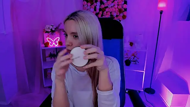 Snapshot of AuroraWrenfield chatting on September 2025 01:28:01 AM AuroraWrenfield online show from September 2025 01:28:01 AM