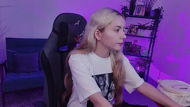 Snapshot of AuroraWrenfield chatting on September 2025 10:39:02 AM AuroraWrenfield online show from September 2025 10:39:02 AM