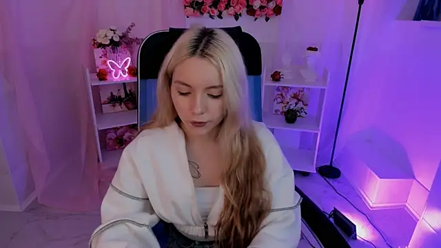 Snapshot of AuroraWrenfield chatting on September 2025 10:49:02 AM AuroraWrenfield online show from September 2025 10:49:02 AM