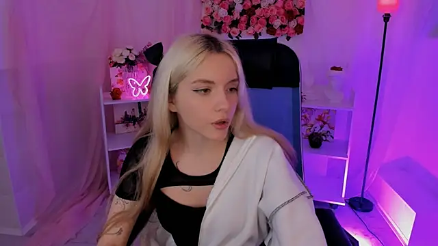 Snapshot of AuroraWrenfield chatting on September 2025 10:39:02 AM AuroraWrenfield online show from September 2025 10:39:02 AM