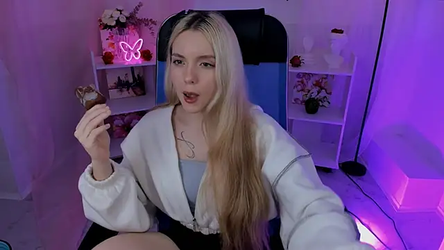 Snapshot of AuroraWrenfield chatting on September 2025 10:29:01 AM AuroraWrenfield online show from September 2025 10:29:01 AM