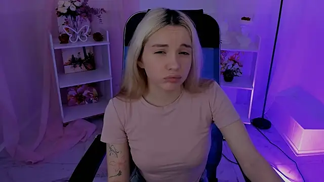 Snapshot of AuroraWrenfield chatting on September 2025 04:39:02 AM AuroraWrenfield online show from September 2025 04:39:02 AM