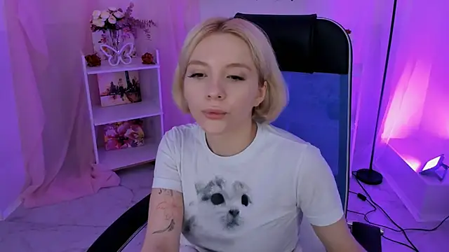 Snapshot of AuroraWrenfield chatting on October 2025 04:38:01 AM AuroraWrenfield online show from October 2025 04:38:01 AM