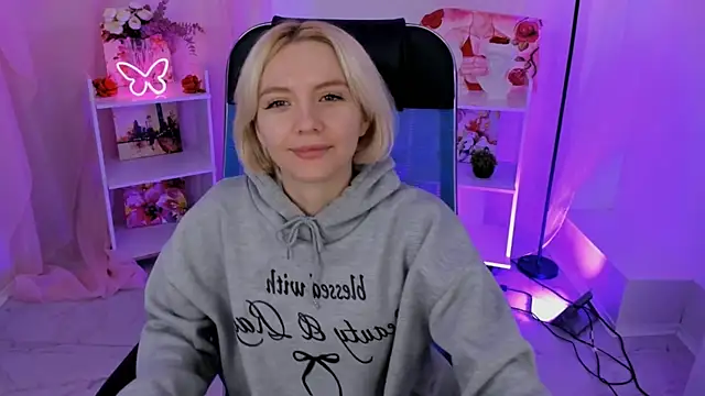 Snapshot of AuroraWrenfield chatting on November 2025 04:23:02 AM AuroraWrenfield online show from November 2025 04:23:02 AM