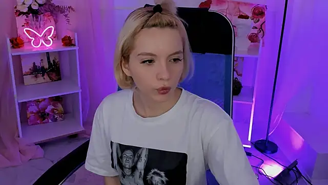 Snapshot of AuroraWrenfield chatting on November 2025 07:31:02 AM AuroraWrenfield online show from November 2025 07:31:02 AM