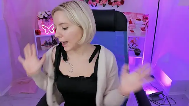 Snapshot of AuroraWrenfield chatting on November 2025 04:34:02 AM AuroraWrenfield online show from November 2025 04:34:02 AM