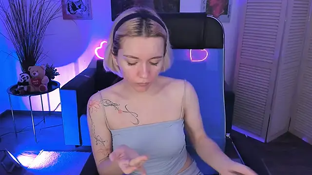 Snapshot of AuroraWrenfield chatting on December 2025 04:17:02 AM AuroraWrenfield online show from December 2025 04:17:02 AM