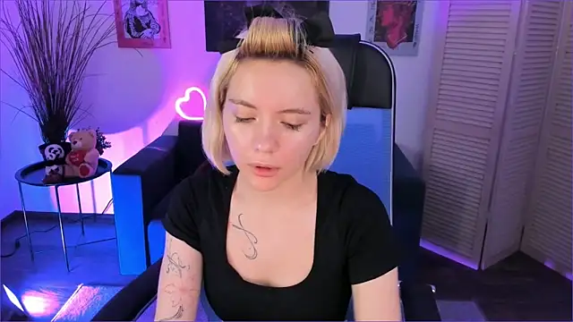 Snapshot of AuroraWrenfield chatting on December 2025 12:40:02 AM AuroraWrenfield online show from December 2025 12:40:02 AM