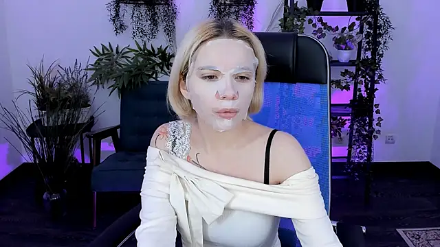 Snapshot of AuroraWrenfield chatting on December 2025 04:43:02 AM AuroraWrenfield online show from December 2025 04:43:02 AM