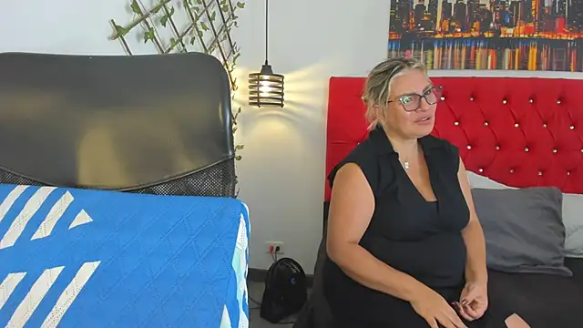 carolinacrus01 online show from September 2025 05:29:02 PM