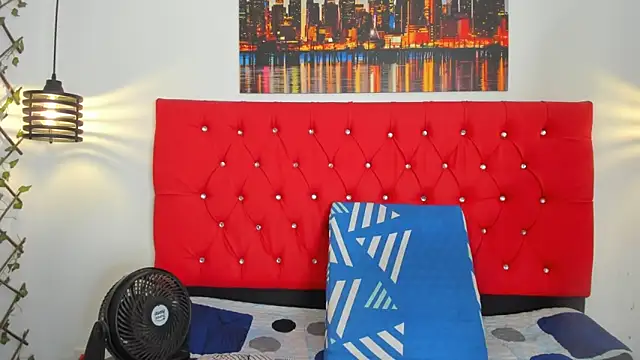 carolinacrus01 online show from November 2025 02:28:01 PM