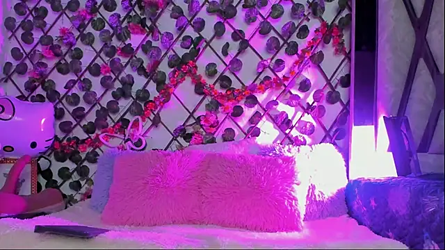 Snapshot of isabel_jaames chatting on April 2026 04:37:01 PM isabel jaames online show from April 2026 04:37:01 PM