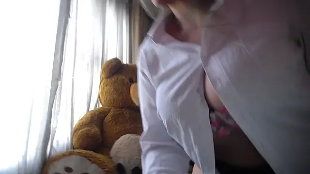 miss lilieth online show from December 2025 05:07:02 PM