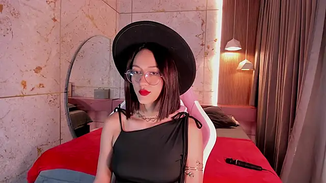 Snapshot of daphne_courtis chatting on November 2025 03:06:01 AM daphne courtis online show from November 2025 03:06:01 AM