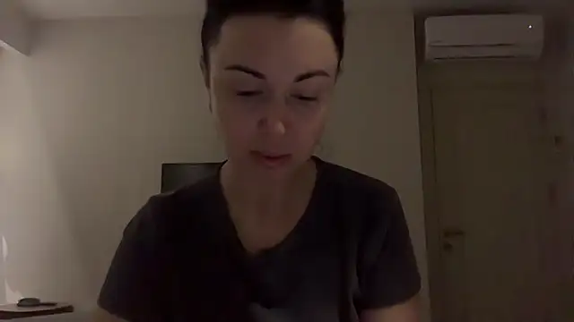 Snapshot of Gilin1 chatting on December 2025 08:48:01 PM Gilin1 online show from December 2025 08:48:01 PM