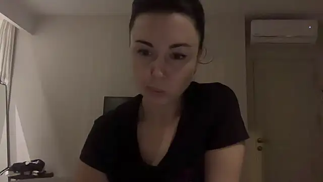 Snapshot of Gilin1 chatting on December 2025 08:48:01 PM Gilin1 online show from December 2025 08:48:01 PM