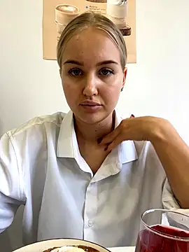 Snapshot of CandyVice chatting on November 2025 01:10:02 PM CandyVice online show from November 2025 01:10:02 PM