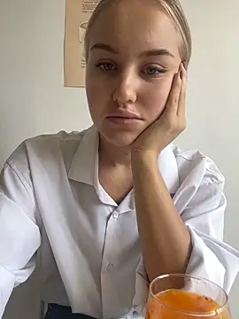 Snapshot of CandyVice chatting on November 2025 07:30:02 AM CandyVice online show from November 2025 07:30:02 AM