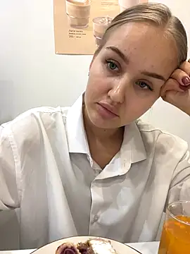 Snapshot of CandyVice chatting on November 2025 05:03:02 PM CandyVice online show from November 2025 05:03:02 PM