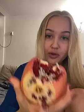 Snapshot of CandyVice chatting on November 2025 04:29:02 PM CandyVice online show from November 2025 04:29:02 PM