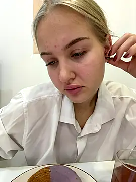 Snapshot of CandyVice chatting on November 2025 05:13:02 PM CandyVice online show from November 2025 05:13:02 PM