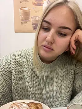 Snapshot of CandyVice chatting on November 2025 05:12:01 PM CandyVice online show from November 2025 05:12:01 PM