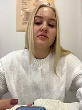 Snapshot of CandyVice chatting on November 2025 05:11:01 PM CandyVice online show from November 2025 05:11:01 PM