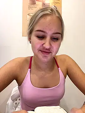 Snapshot of CandyVice chatting on November 2025 05:05:02 PM CandyVice online show from November 2025 05:05:02 PM