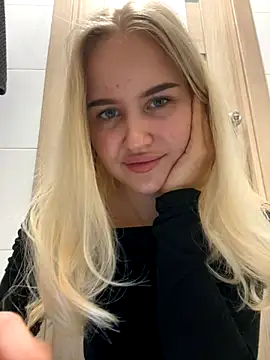 Snapshot of CandyVice chatting on December 2025 05:07:02 PM CandyVice online show from December 2025 05:07:02 PM